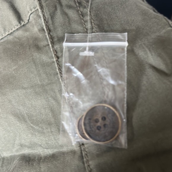 Candie's Juniors Gypsy Daydream Grape Leaf Olive Green Chino Style Shorts 9 - Picture 5 of 5